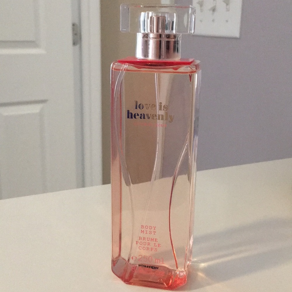 Love is Heavenly body mist